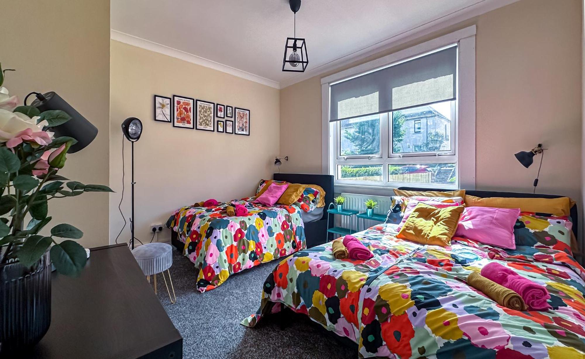 Colourful Life-house Near Glasgow * Clydebank